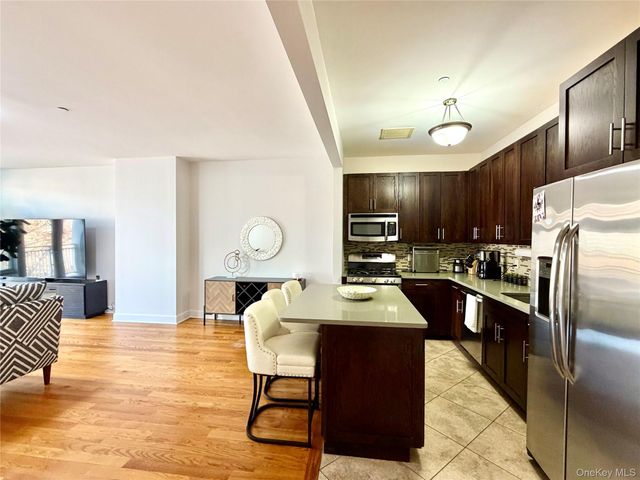 90 Bay Street Landing 3J, Staten Island, NY 10301