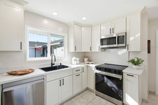 946 Los Padres Boulevard, Santa Clara, CA 95050