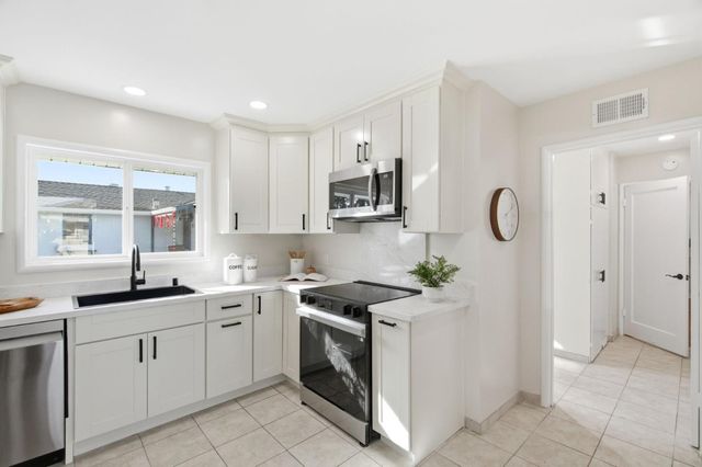 946 Los Padres Boulevard, Santa Clara, CA 95050