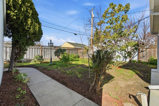 946 Los Padres Boulevard, Santa Clara, CA 95050