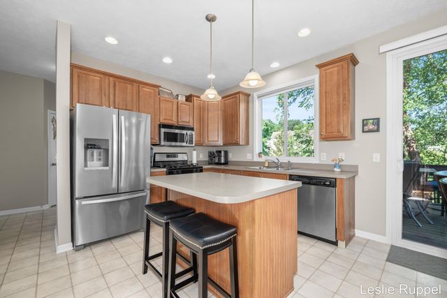 2643 Arbor Chase Drive Ne, Grand Rapids Twp, MI 49525