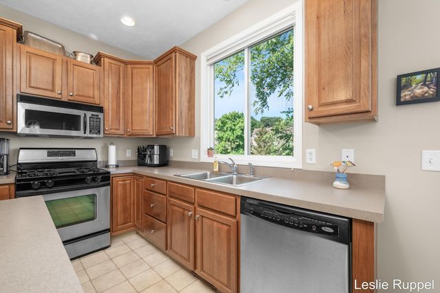 2643 Arbor Chase Drive Ne, Grand Rapids Twp, MI 49525