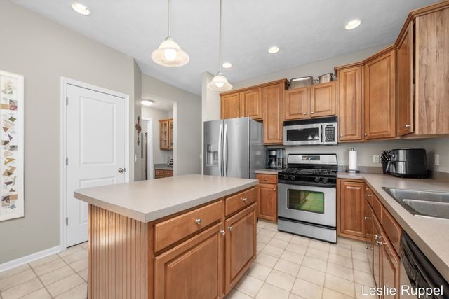 2643 Arbor Chase Drive Ne, Grand Rapids Twp, MI 49525