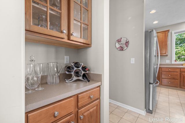 2643 Arbor Chase Drive Ne, Grand Rapids Twp, MI 49525