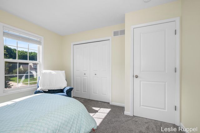 2643 Arbor Chase Drive Ne, Grand Rapids Twp, MI 49525