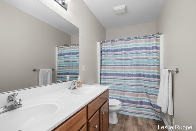 2643 Arbor Chase Drive Ne, Grand Rapids Twp, MI 49525