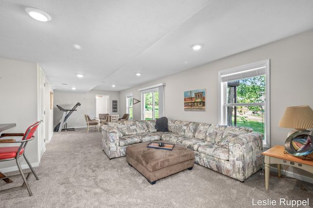 2643 Arbor Chase Drive Ne, Grand Rapids Twp, MI 49525