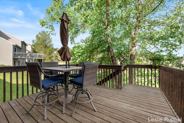 2643 Arbor Chase Drive Ne, Grand Rapids Twp, MI 49525