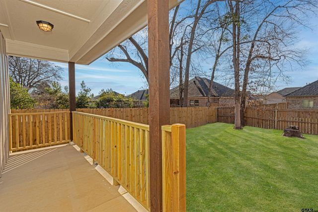 240 Elm St, Winona, TX 75792