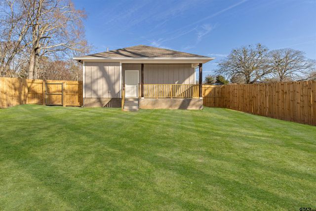 240 Elm St, Winona, TX 75792