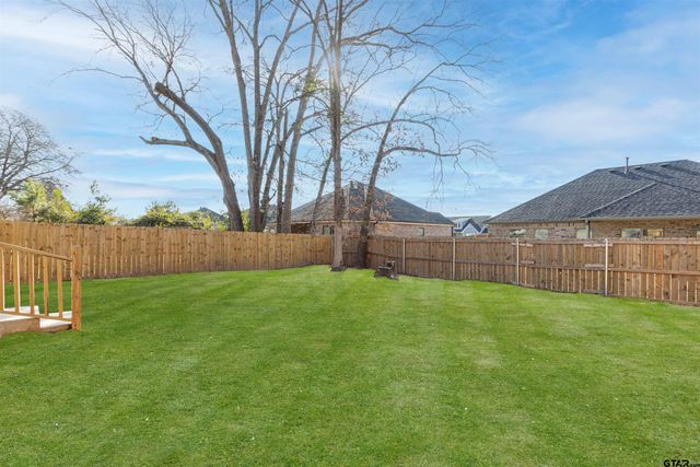 240 Elm St, Winona, TX 75792