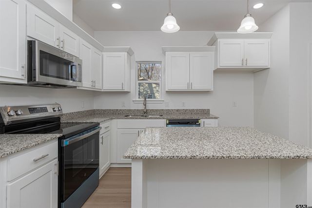 240 Elm St, Winona, TX 75792