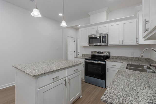 240 Elm St, Winona, TX 75792