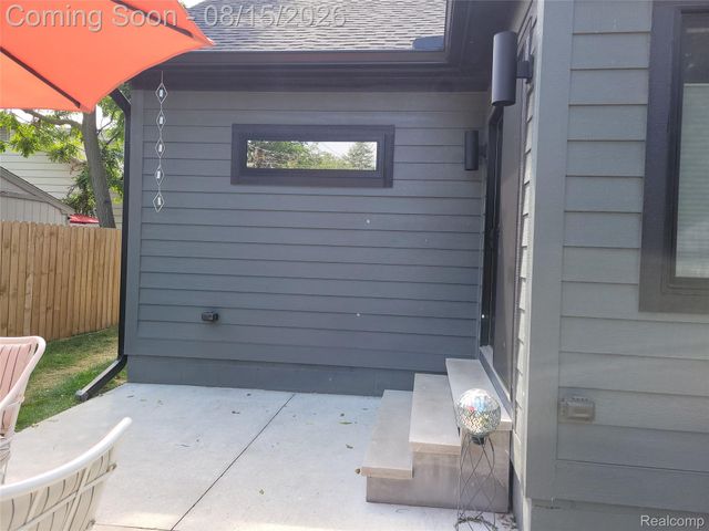 26514 Barrington Street E, Madison Heights, MI 48071