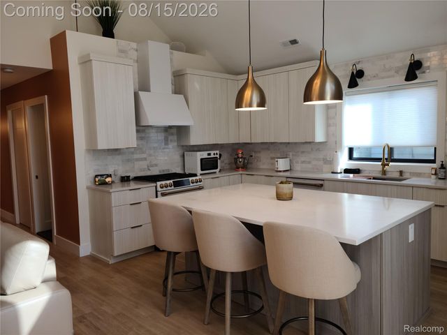 26514 Barrington Street E, Madison Heights, MI 48071