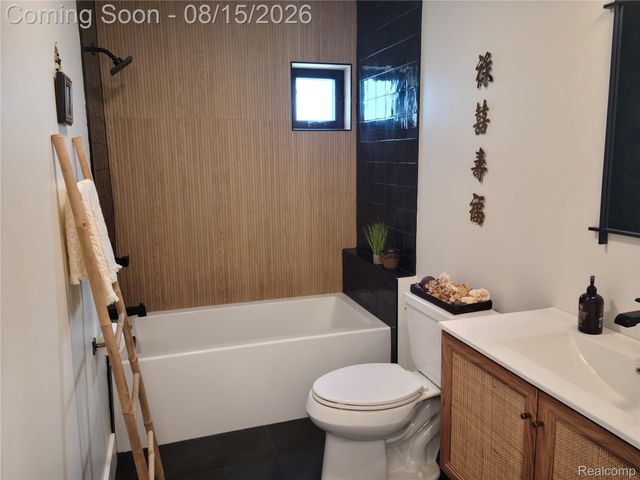 26514 Barrington Street E, Madison Heights, MI 48071