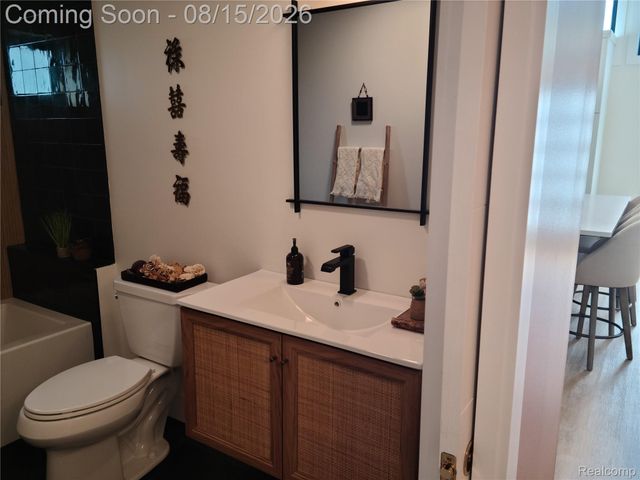 26514 Barrington Street E, Madison Heights, MI 48071