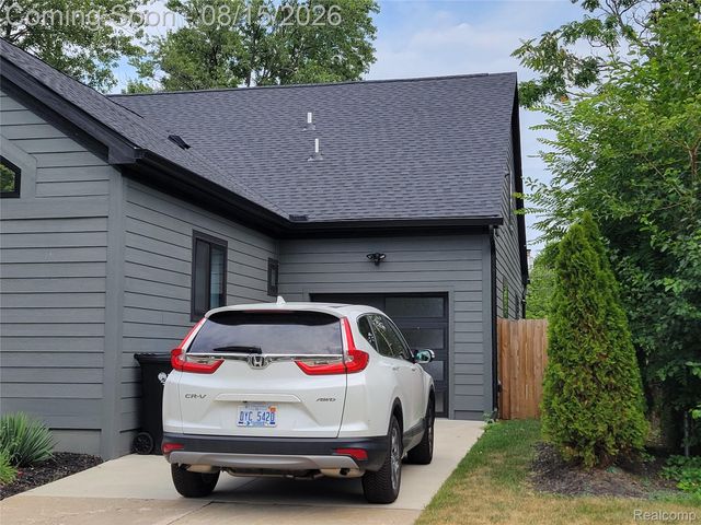 26514 Barrington Street E, Madison Heights, MI 48071