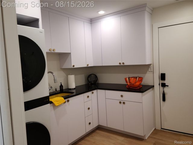 26514 Barrington Street E, Madison Heights, MI 48071