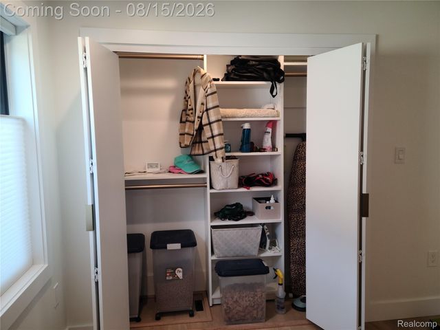26514 Barrington Street E, Madison Heights, MI 48071