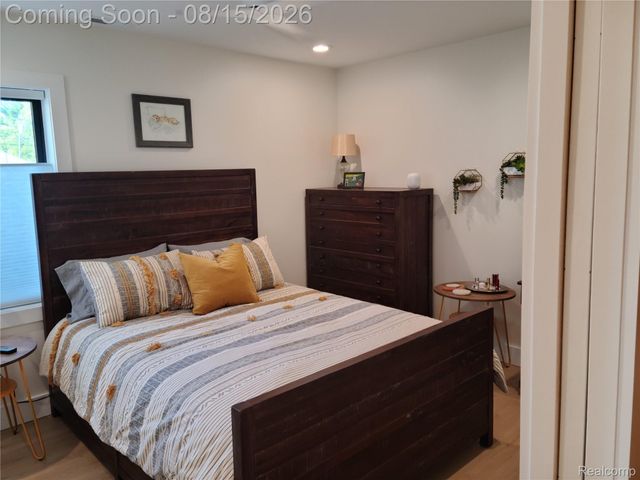 26514 Barrington Street E, Madison Heights, MI 48071