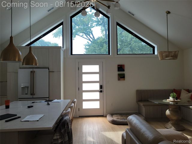 26514 Barrington Street E, Madison Heights, MI 48071