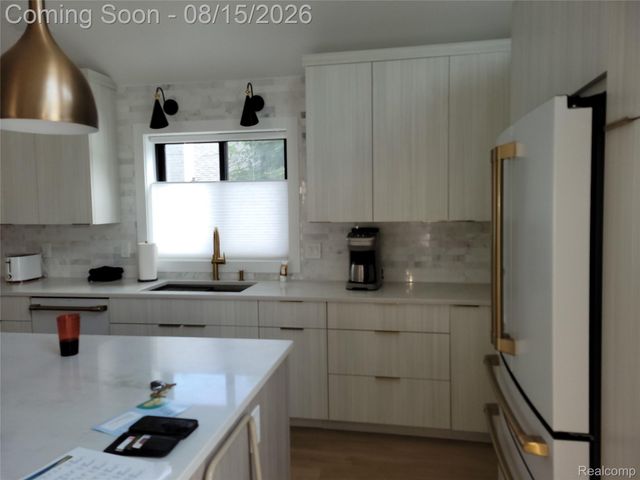 26514 Barrington Street E, Madison Heights, MI 48071