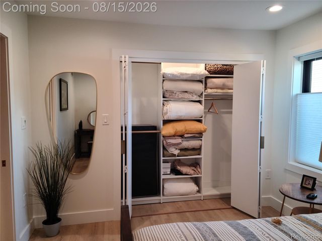 26514 Barrington Street E, Madison Heights, MI 48071