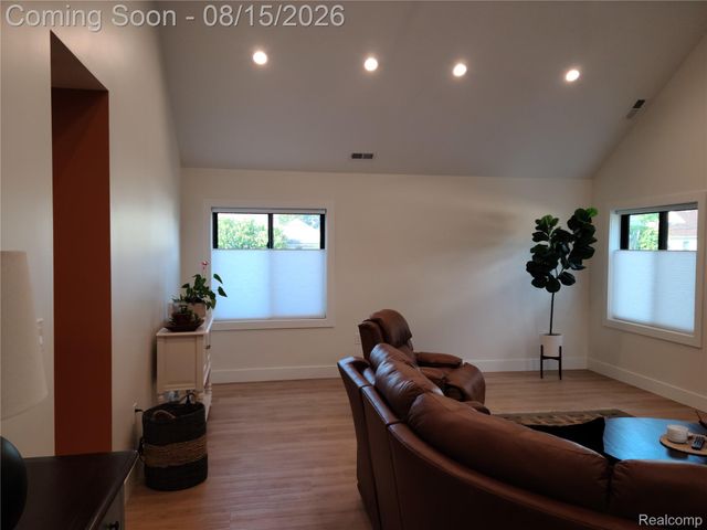 26514 Barrington Street E, Madison Heights, MI 48071