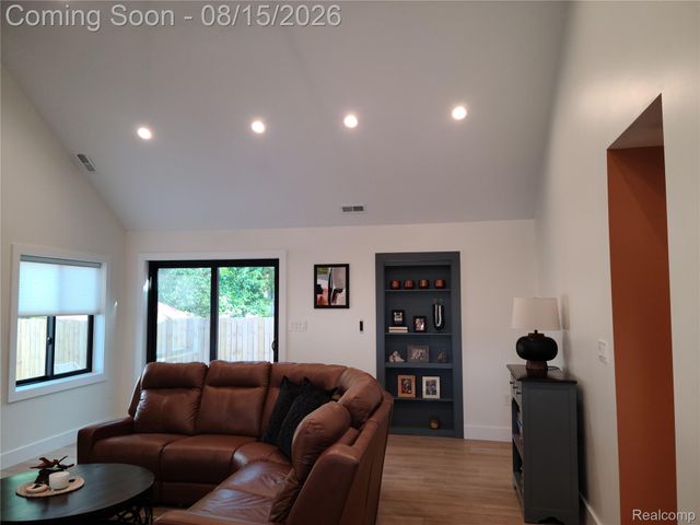 26514 Barrington Street E, Madison Heights, MI 48071