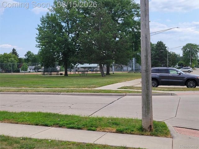 26514 Barrington Street E, Madison Heights, MI 48071