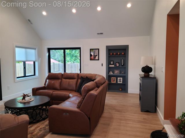 26514 Barrington Street E, Madison Heights, MI 48071