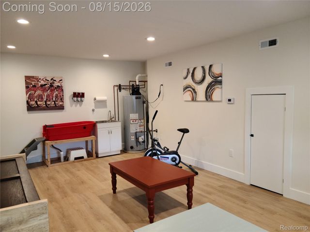 26514 Barrington Street E, Madison Heights, MI 48071