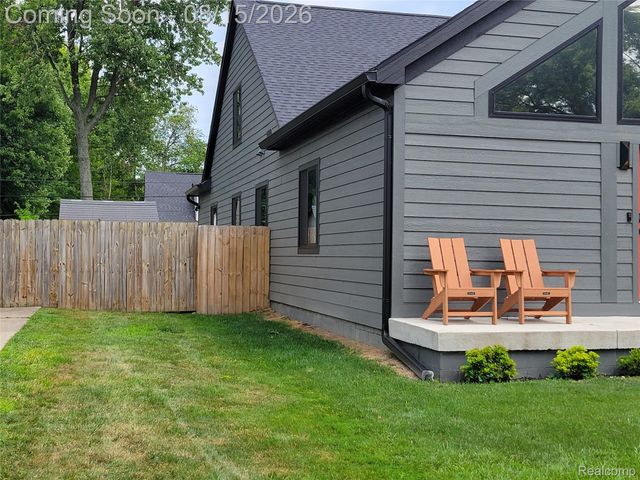 26514 Barrington Street E, Madison Heights, MI 48071
