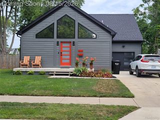 26514 Barrington Street E, Madison Heights, MI 48071