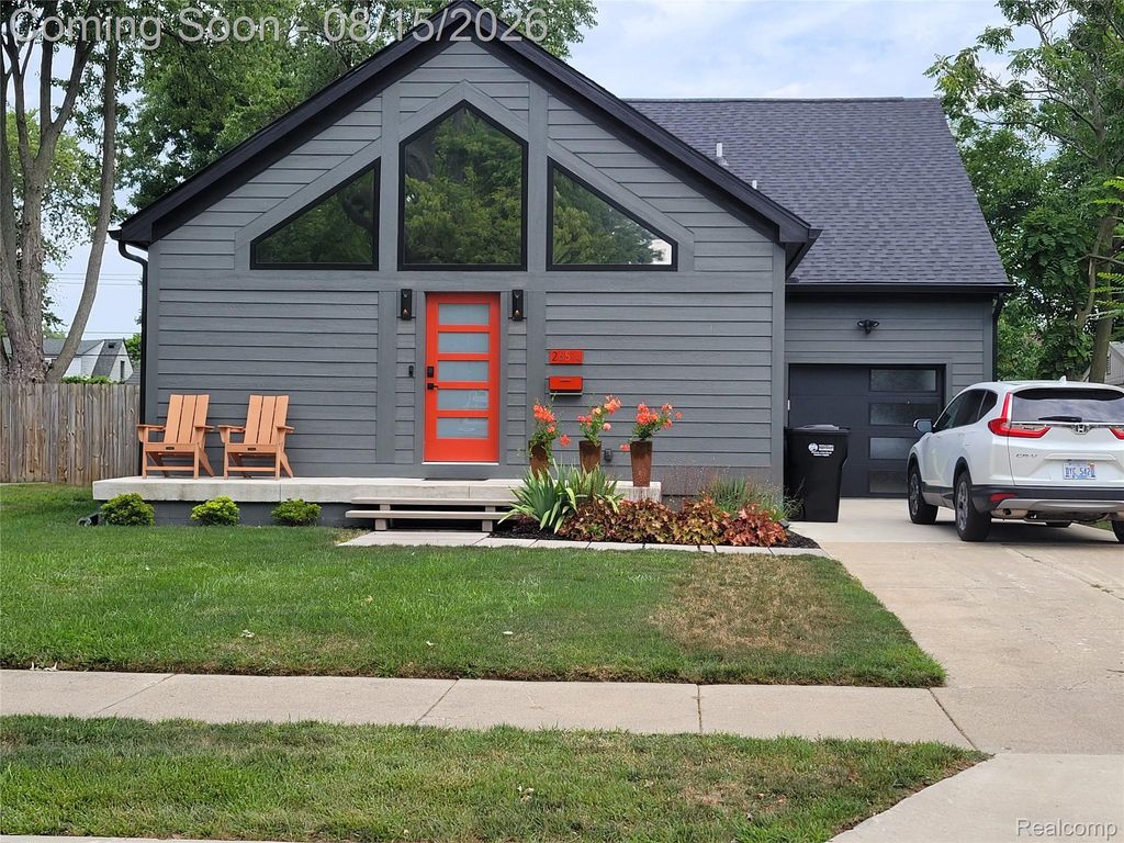 26514 Barrington Street E, Madison Heights, MI 48071