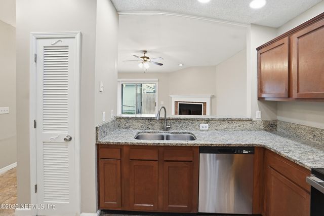 10769 ALUMNI Way, Jacksonville, FL 32246