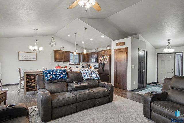 612 Prairieside Trl Trail, Harrisburg, SD 57032