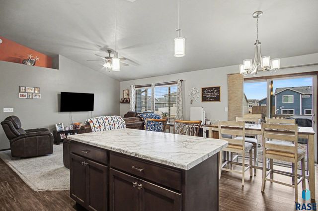 612 Prairieside Trl Trail, Harrisburg, SD 57032