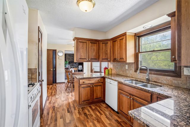 2501 Pleasant Street, West Des Moines, IA 50266