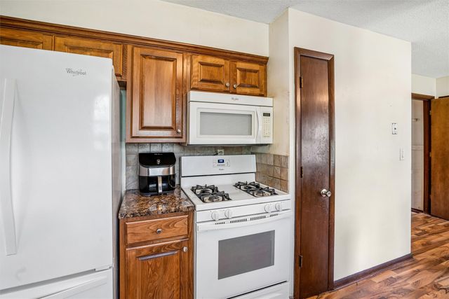 2501 Pleasant Street, West Des Moines, IA 50266