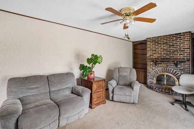 2501 Pleasant Street, West Des Moines, IA 50266