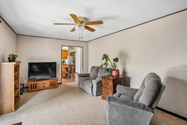 2501 Pleasant Street, West Des Moines, IA 50266