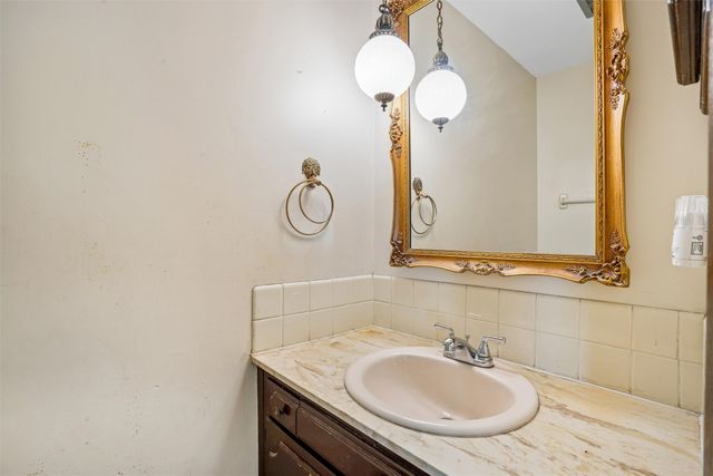 2501 Pleasant Street, West Des Moines, IA 50266