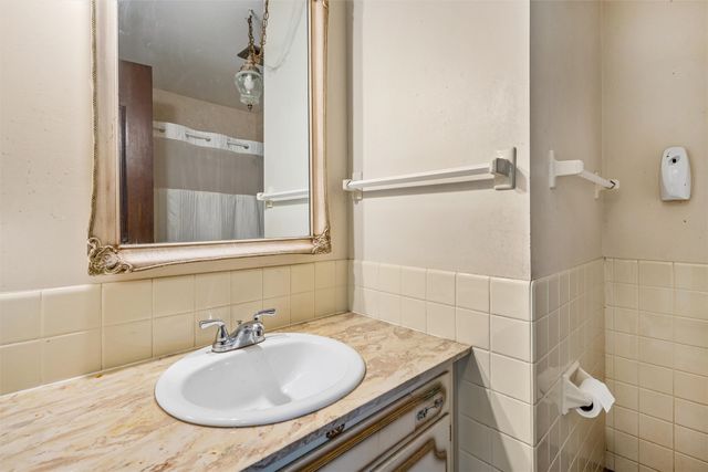 2501 Pleasant Street, West Des Moines, IA 50266