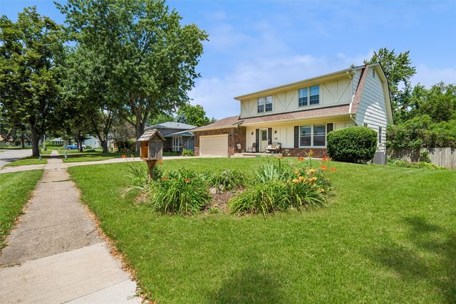 2501 Pleasant Street, West Des Moines, IA 50266