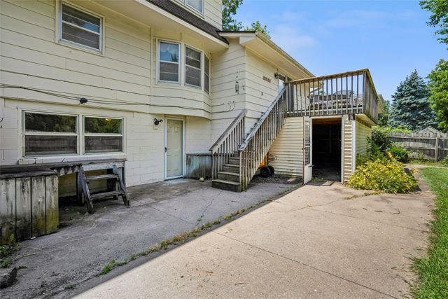 2501 Pleasant Street, West Des Moines, IA 50266