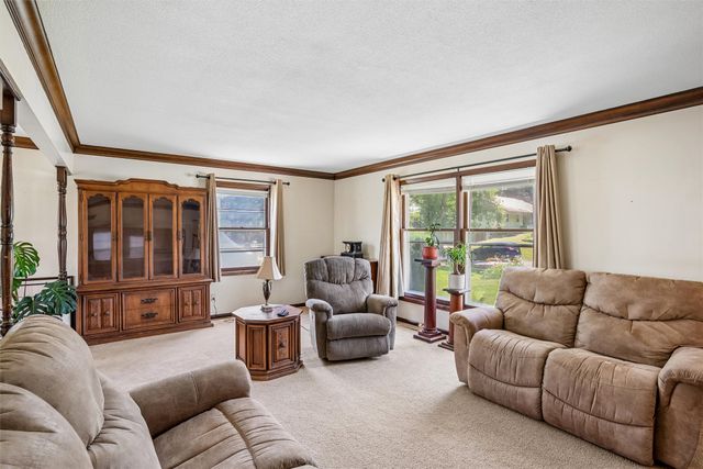 2501 Pleasant Street, West Des Moines, IA 50266