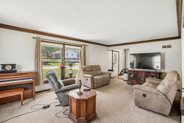 2501 Pleasant Street, West Des Moines, IA 50266