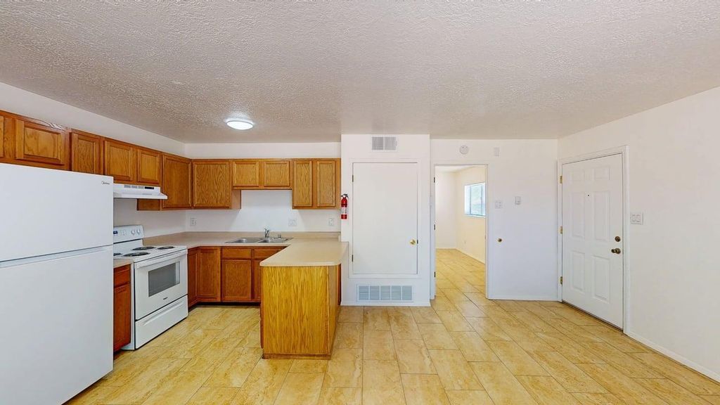 Image 11 of property listing at 3400 Wellesley Drive NE, Albuquerque, NM 87107